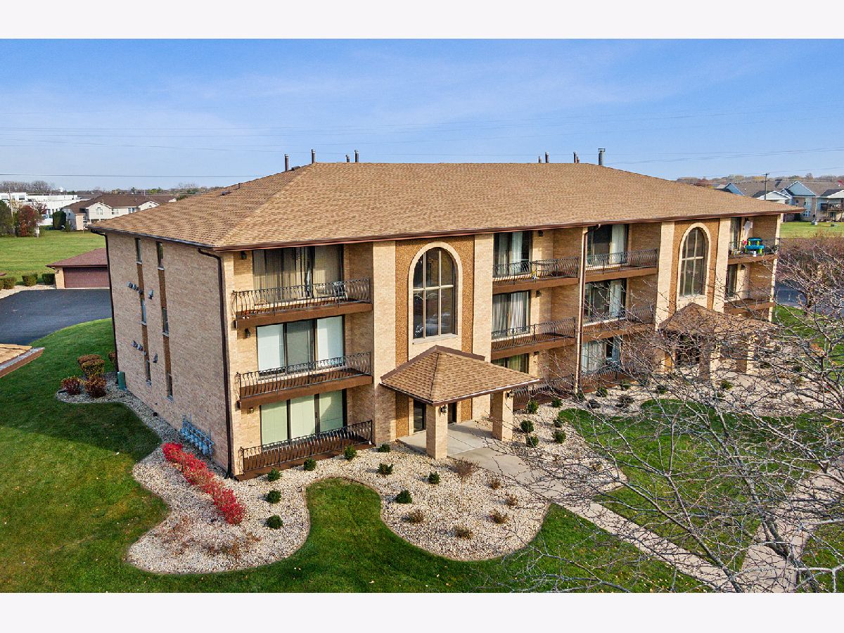 Townhomes & Condos & Homes Sold Eagle Ridge Tinley Park Illinois, 16001 Eagle Ridge