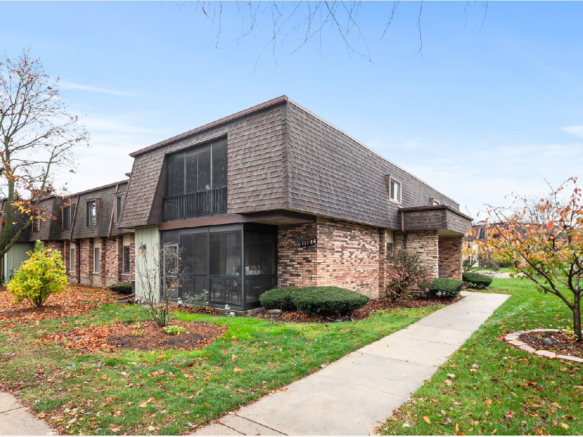 Condominiums Sold Woods Edge Palos Hills Illinois, 11136 Northwest