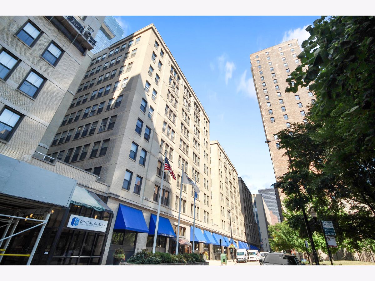 Condominiums Sold Printers Square Chicago Illinois, 680 Federal