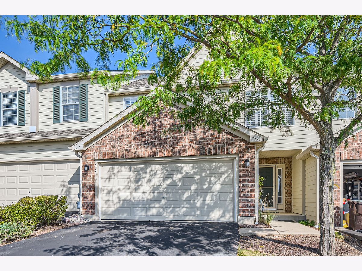 Townhomes & Condos & Homes Rented Abbey Ridge Mchenry Illinois, 404 Whitaker