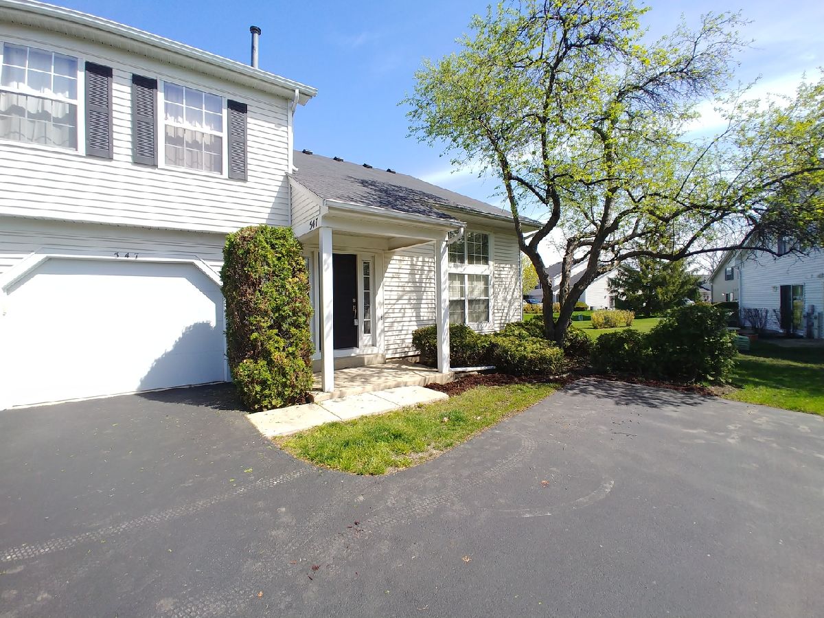 Townhomes Rented Southgate Manor Streamwood Illinois, 547 East