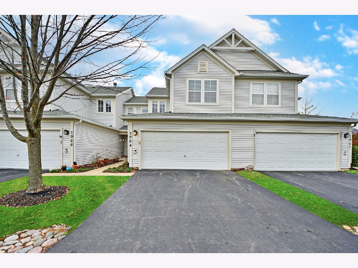 Townhomes & Condos Sold Falling Waters Lindenhurst Illinois, 2964 Falling Waters