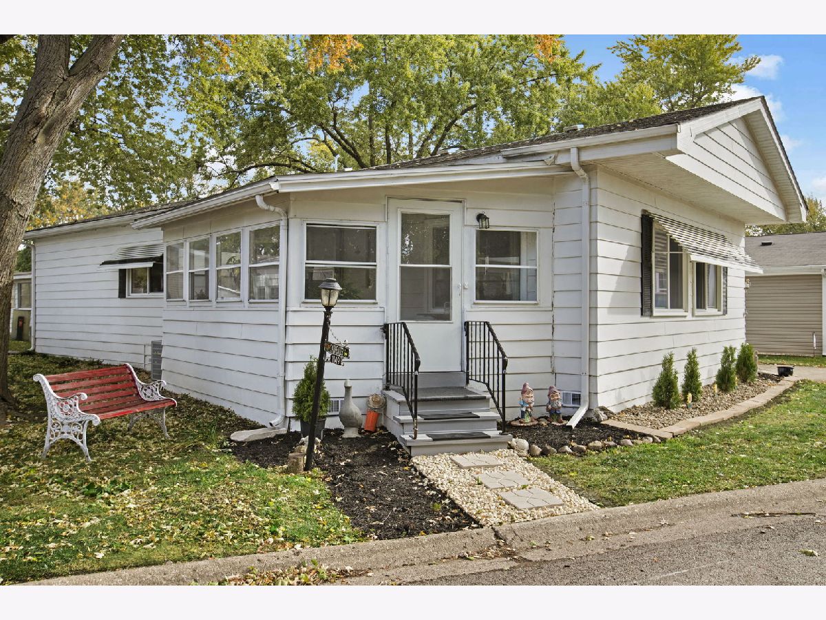 Homes Sold Willow Lake Estates Elgin Illinois, 1149 Reba