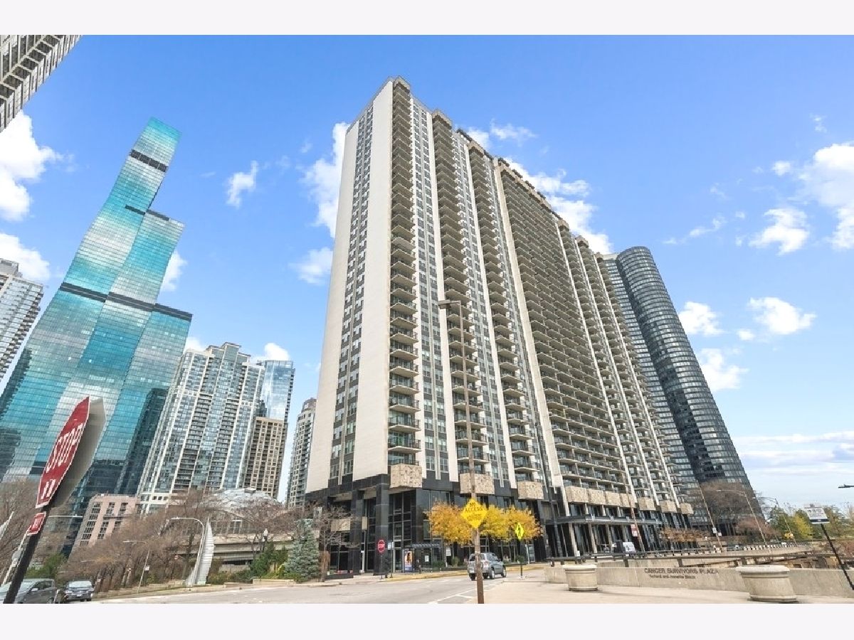 Condominiums Sold Outer Drive East Chicago Illinois, 400 Randolph