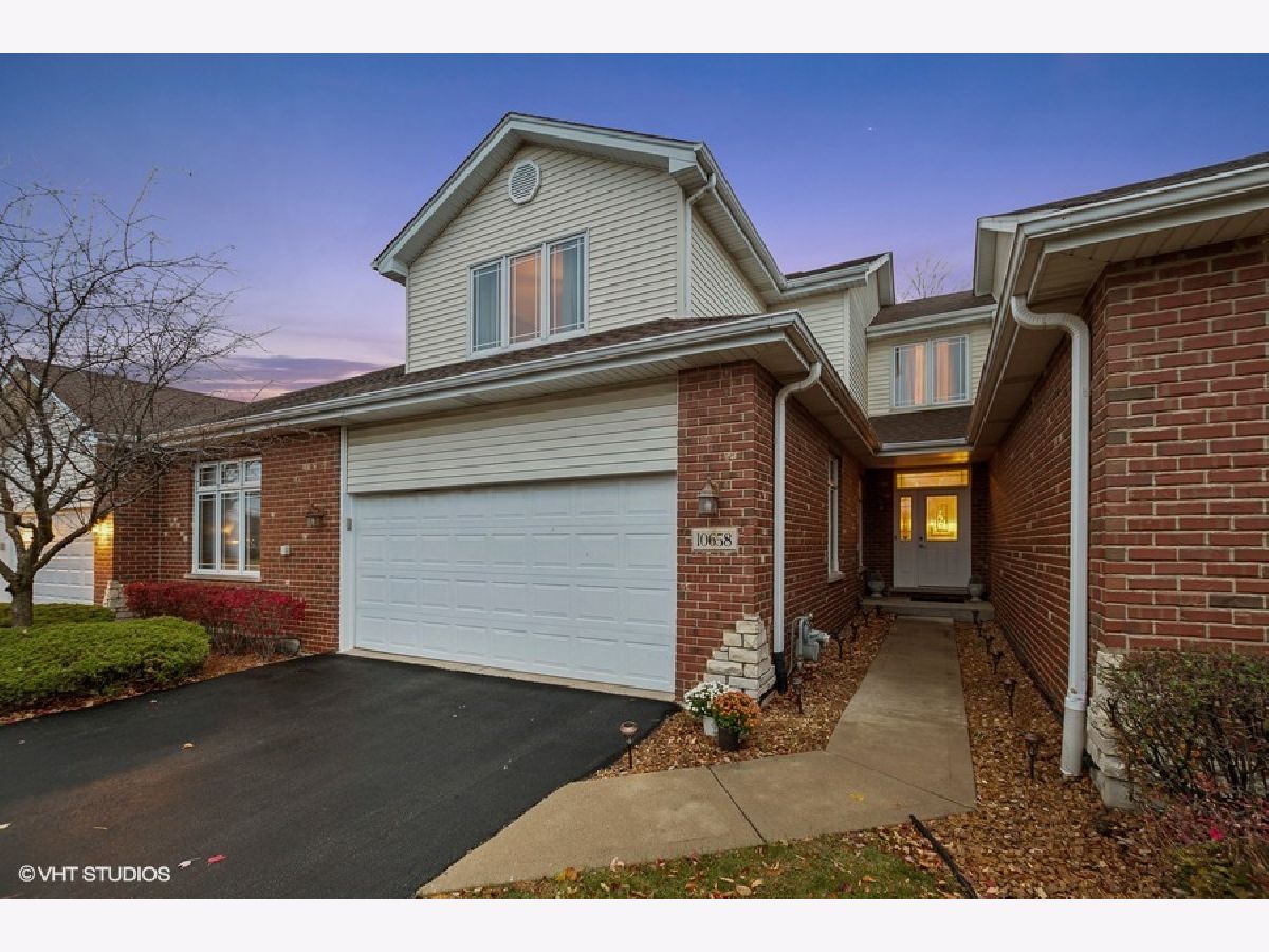 Townhomes & Homes Sold Crystal Creek Mokena Illinois, 10658 Canterbury