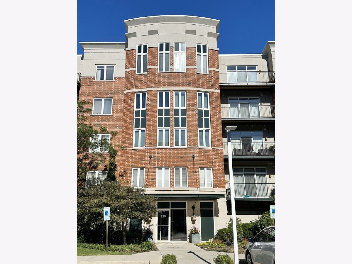Condominiums Sold Delacourte Condominiums Buffalo Grove Illinois, 820 Weidner