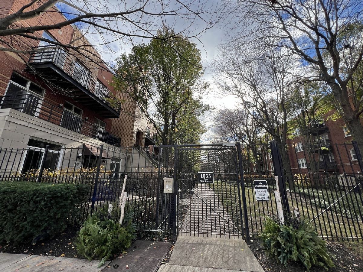 Townhomes & Condos Rented Shakespeare Court Chicago Illinois, 1033 46th