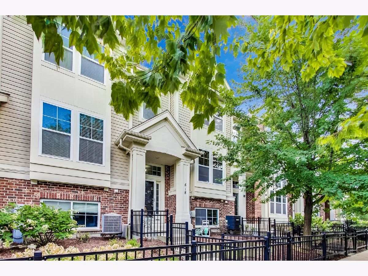 Townhomes & Condos Sold The Plaza On New York Aurora Illinois, 518 Grosvenor