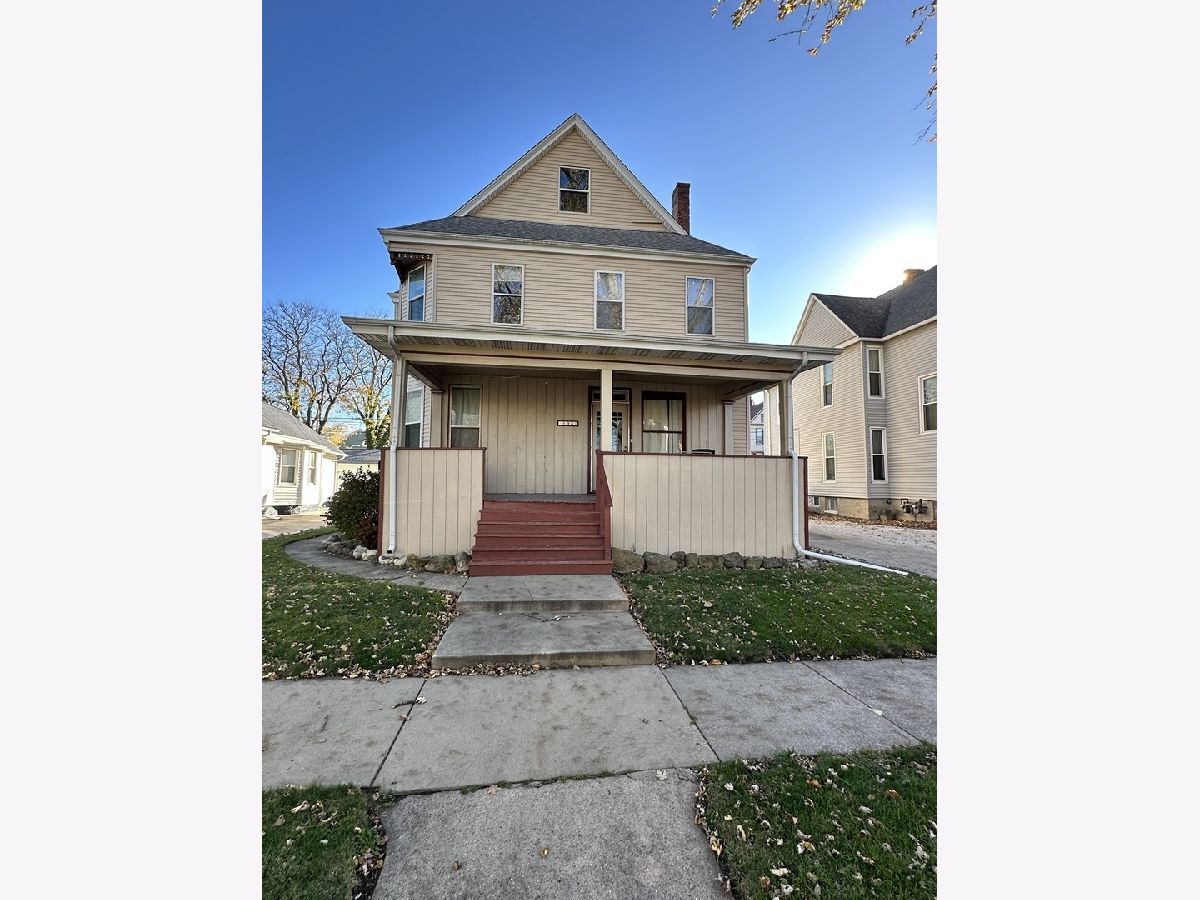 Homes & Condos & Townhomes Sold Dimmitts Grove Bloomington Illinois, 805 Front