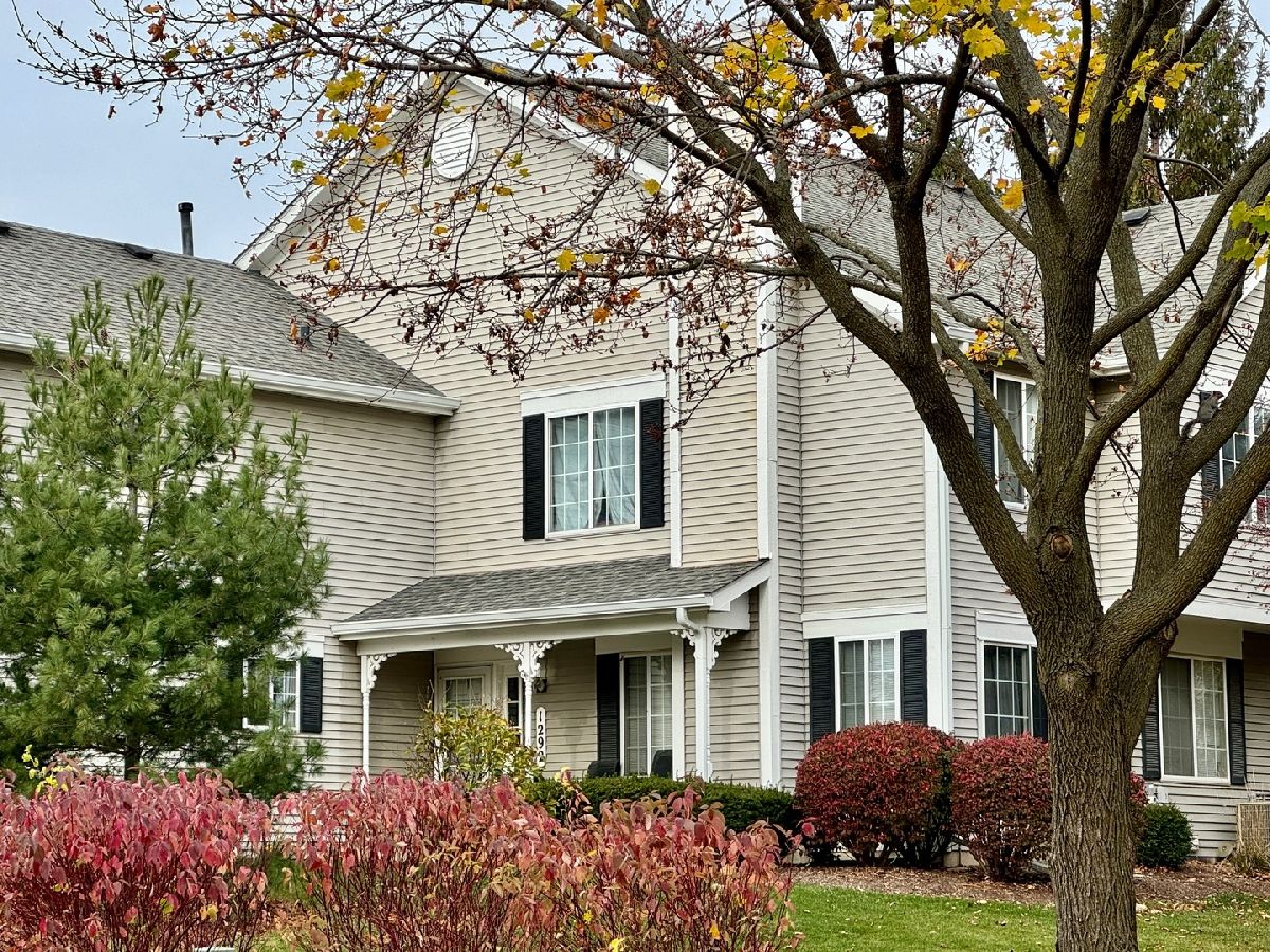 Townhomes & Condos Sold Carriage Homes Of Sandhurst South Elgin Illinois, 1292 Sandhurst