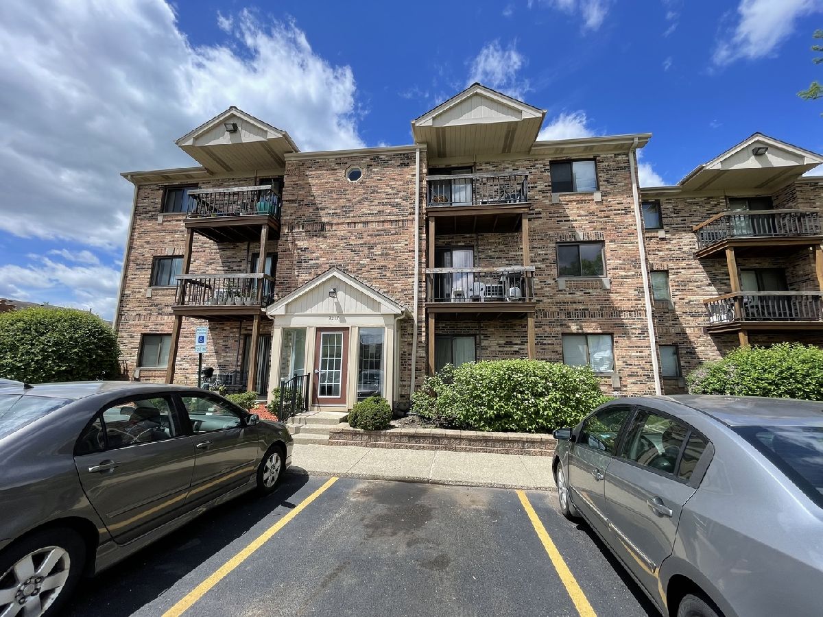 Condominiums Rented Rosewood Arlington Heights Illinois, 2217 Nichols