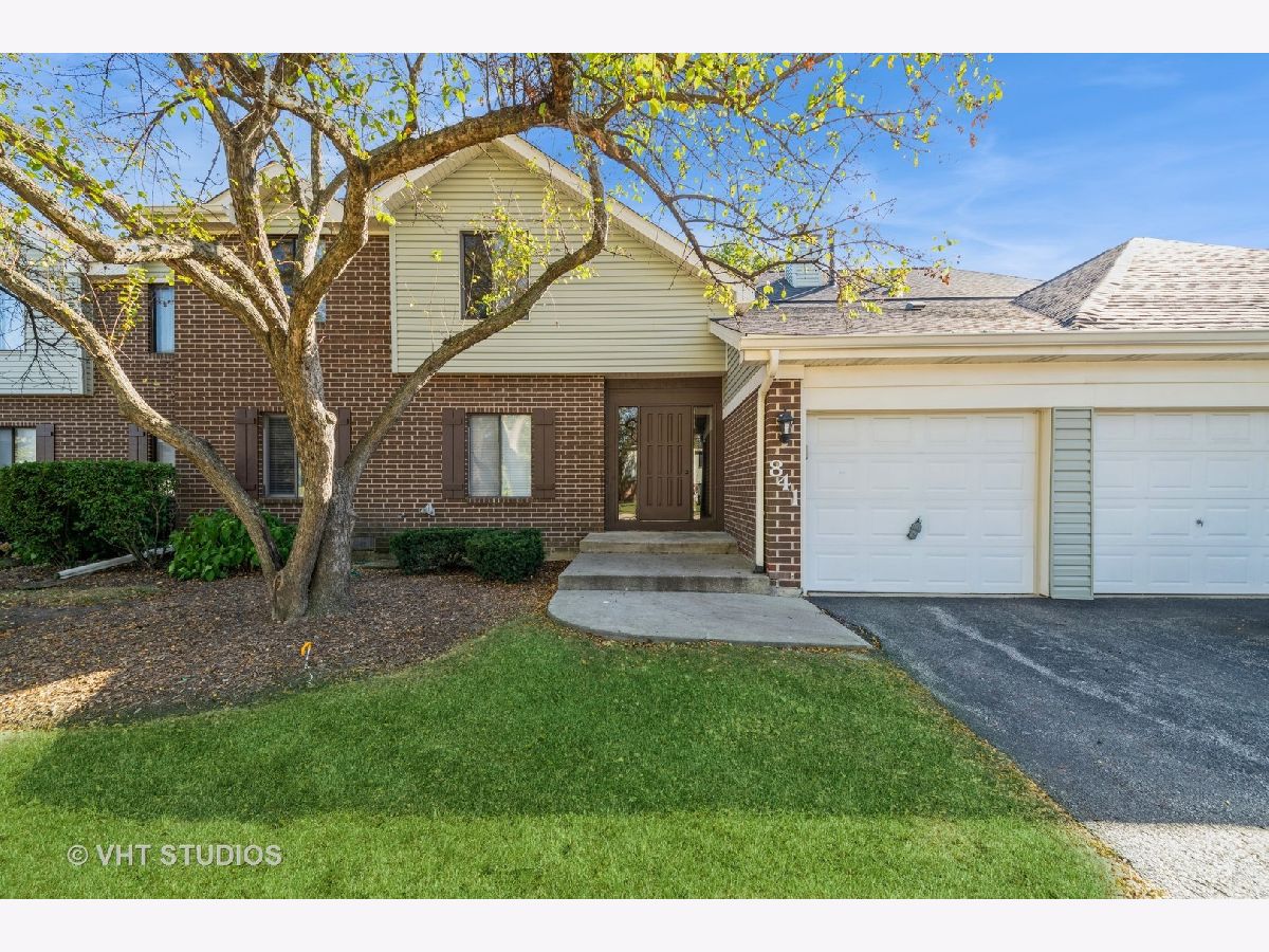 Condominiums Rented Cross Creek Roselle Illinois, 841 Cross Creek
