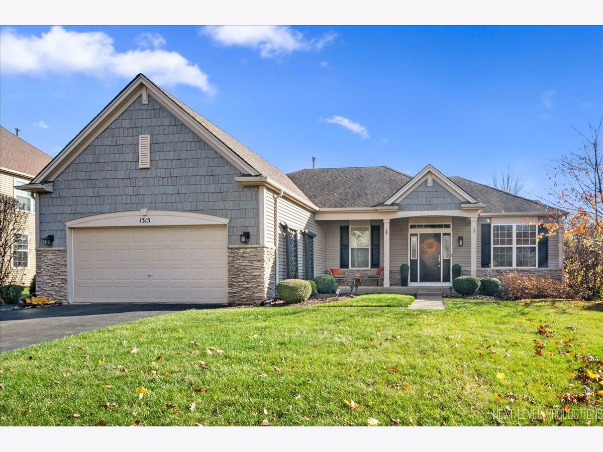 Homes Sold Walnut Woods Sugar Grove Illinois, 1315 Hall