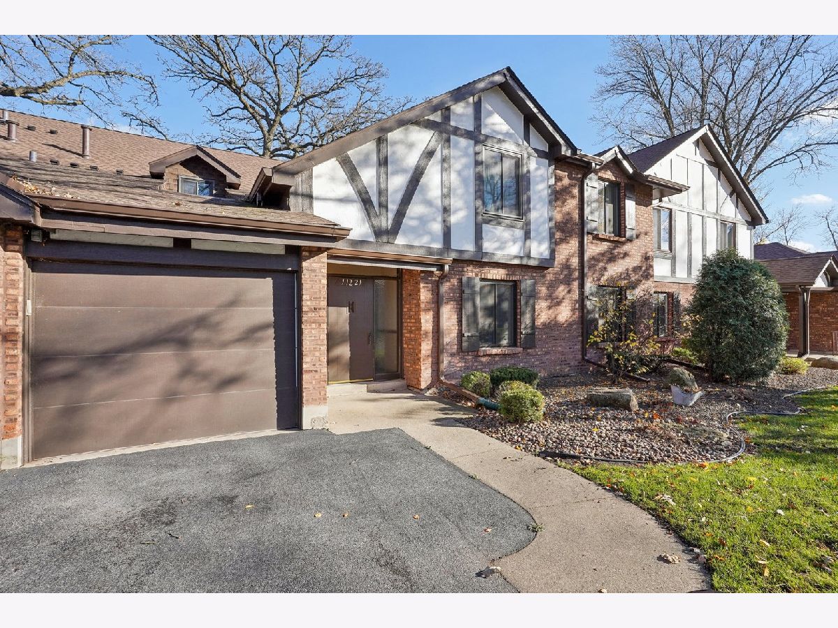 Condominiums Sold The Timbers Palos Hills Illinois, 11221 Cherry
