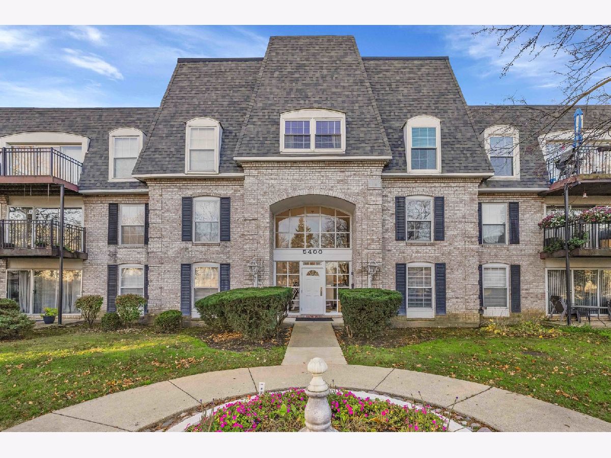 Condominiums Sold Carriage Way Rolling Meadows Illinois, 5400 Carriageway