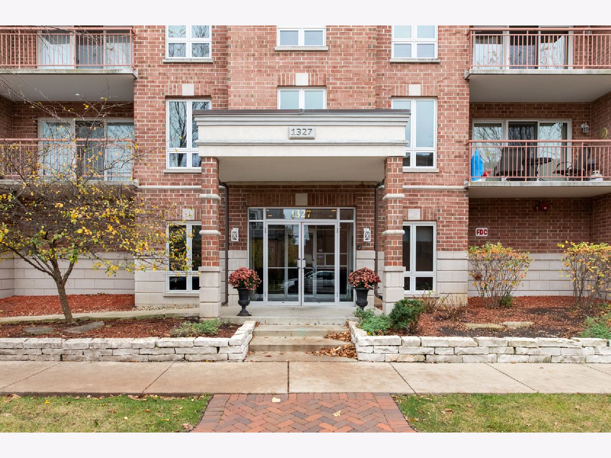 Condominiums Sold Park Laurel Des Plaines Illinois, 1327 Washington