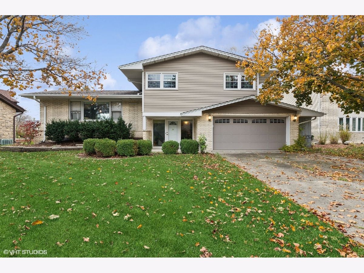 Homes Sold Lake Briarwood Arlington Heights Illinois, 2805 Briarwood