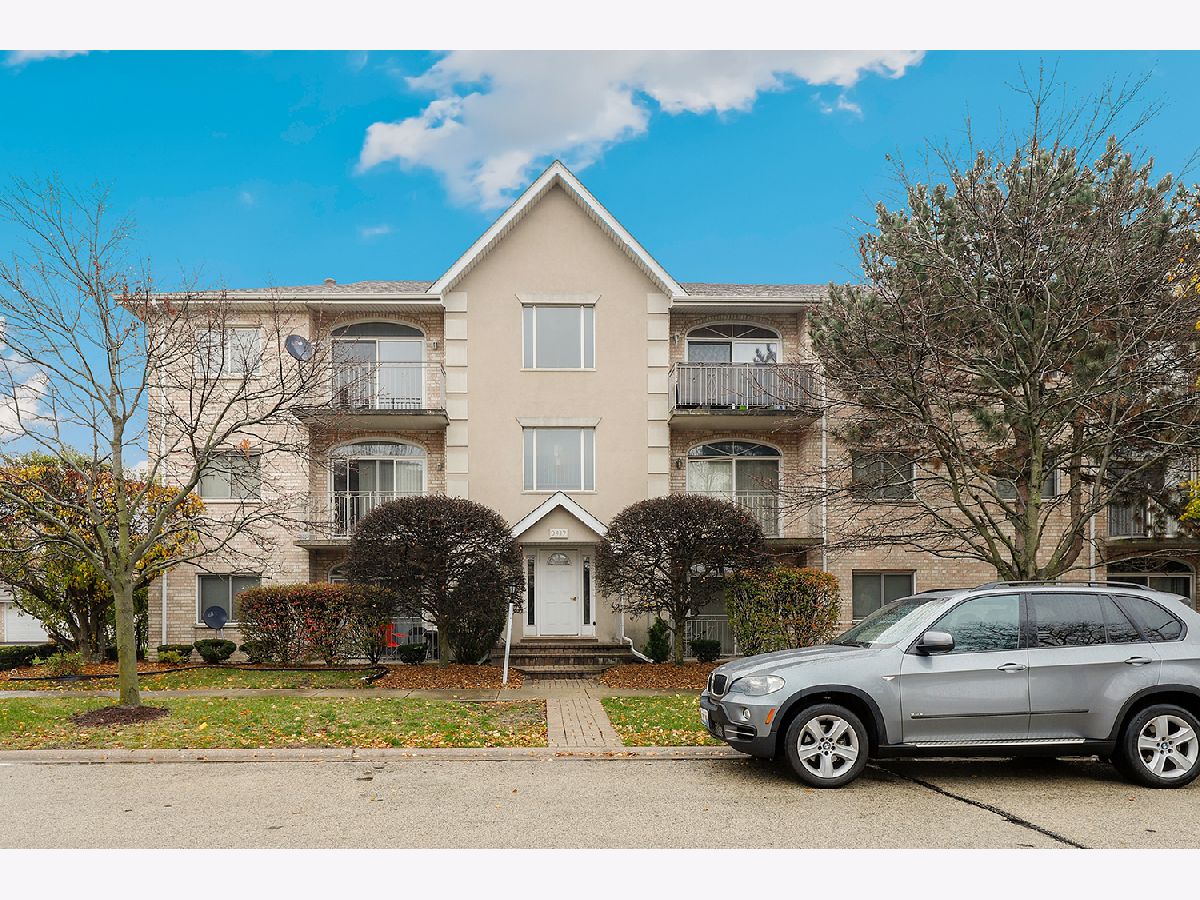 Condominiums & Homes Sold Glenmoor Commons Hickory Hills Illinois, 9437 79th