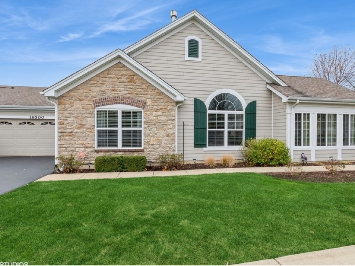 Townhomes & Condos & Homes Sold Villas At Fox Run Plainfield Illinois, 16500 Deer Ridge