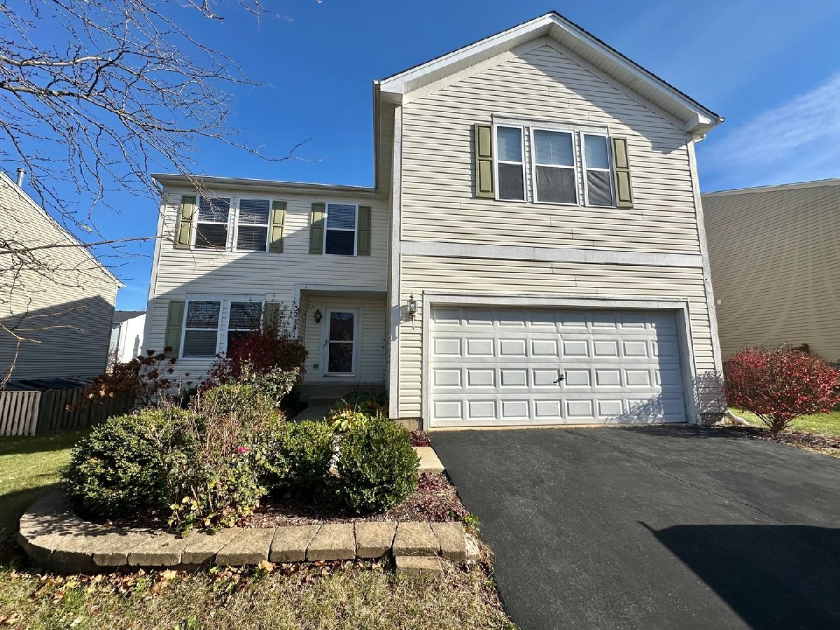 Homes & Condos & Townhomes Rented Fairfield Way Montgomery Illinois, 3214 Marbill Farm