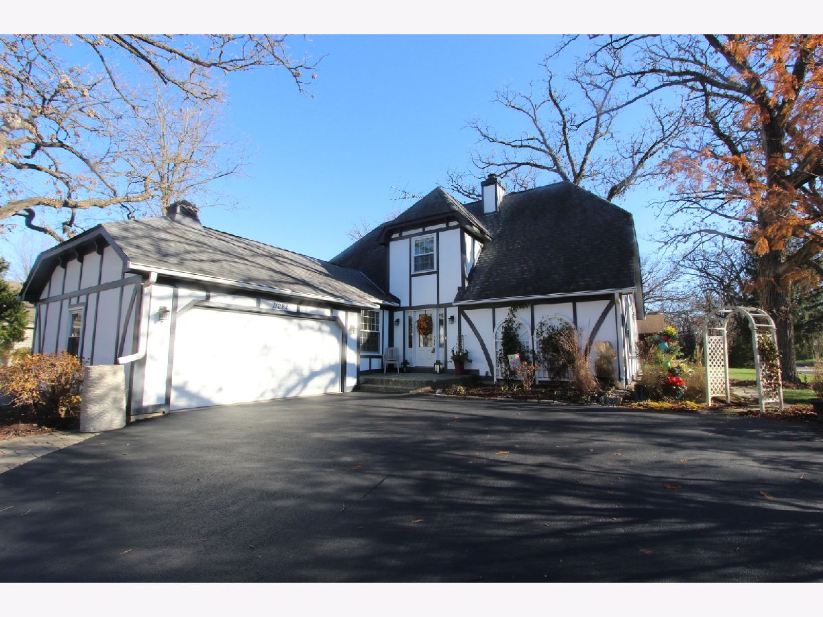 Homes Sold Dutch Crest Woodstock Illinois, 11222 Halma