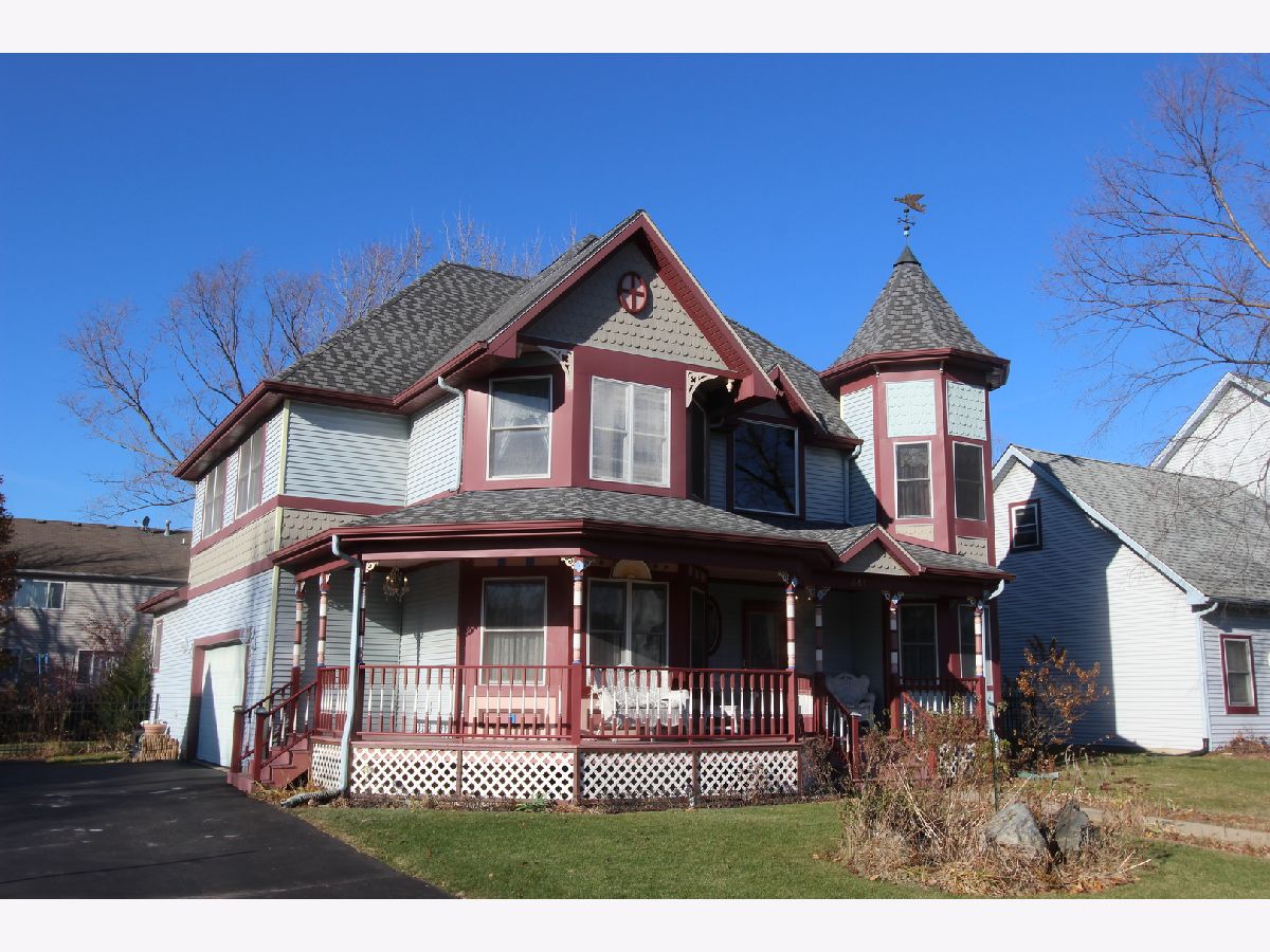 Homes Sold Victorian Country Woodstock Illinois, 241 Barn Swallow