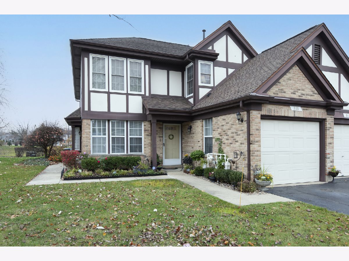 Homes & Townhomes & Condos Sold Old Farm Village Buffalo Grove Illinois, 315 Cobbler