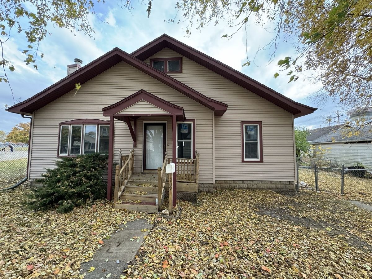  Rented Rochelle Illinois, 309 9th