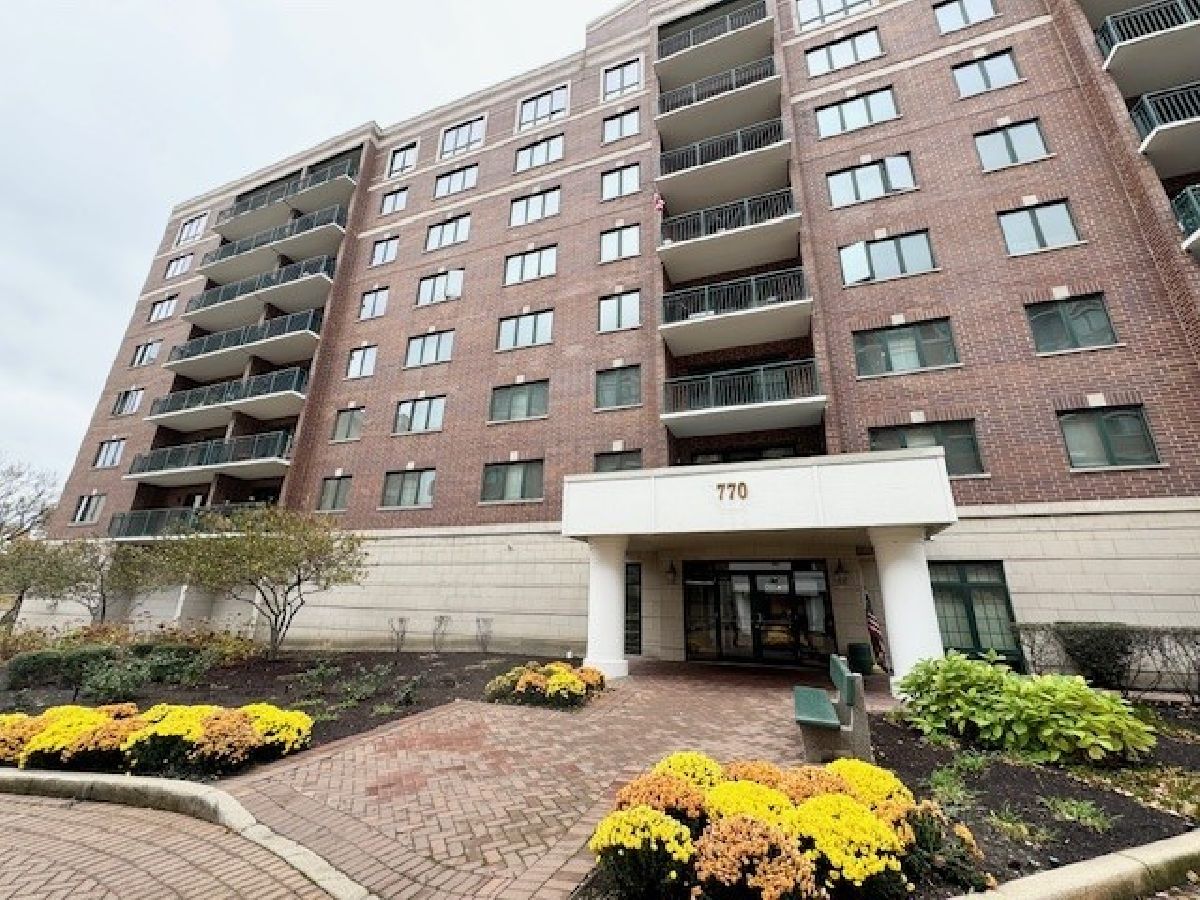 Condominiums Rented Library Courte Des Plaines Illinois, 770 Pearson