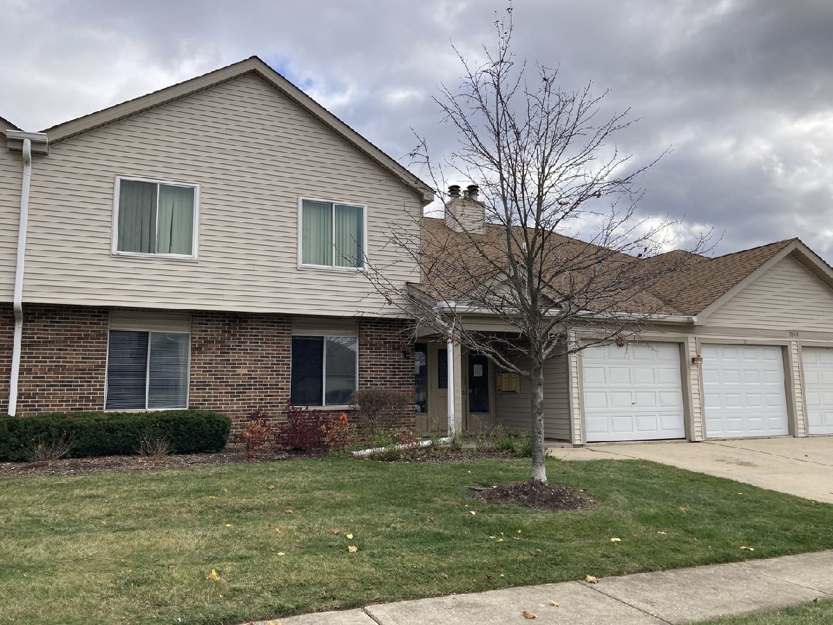 Condos & Townhomes Sold Park Lane Woodridge Illinois, 7060 Newport
