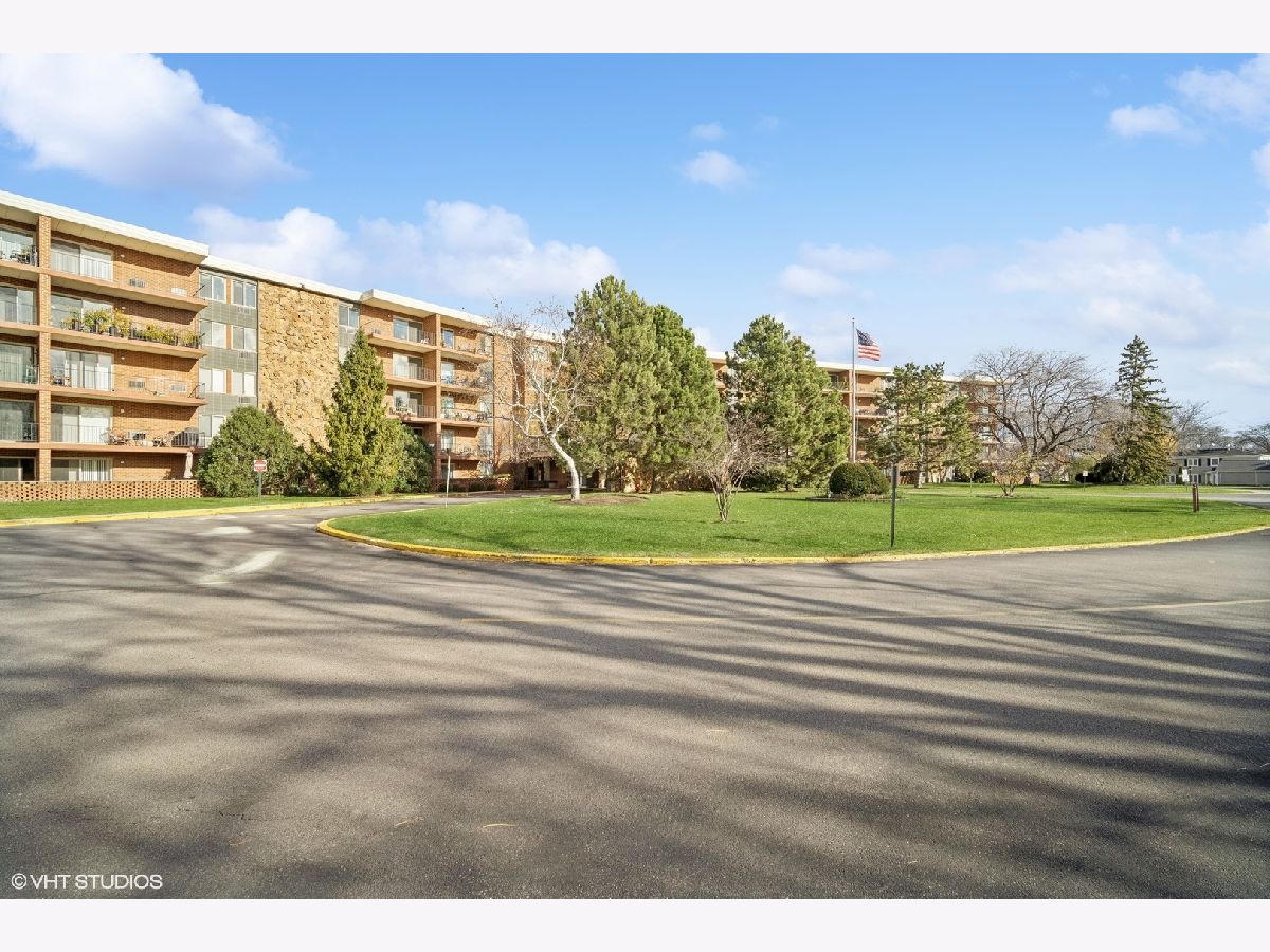 Condominiums Sold Lake Run Prospect Heights Illinois, 16 Old Willow