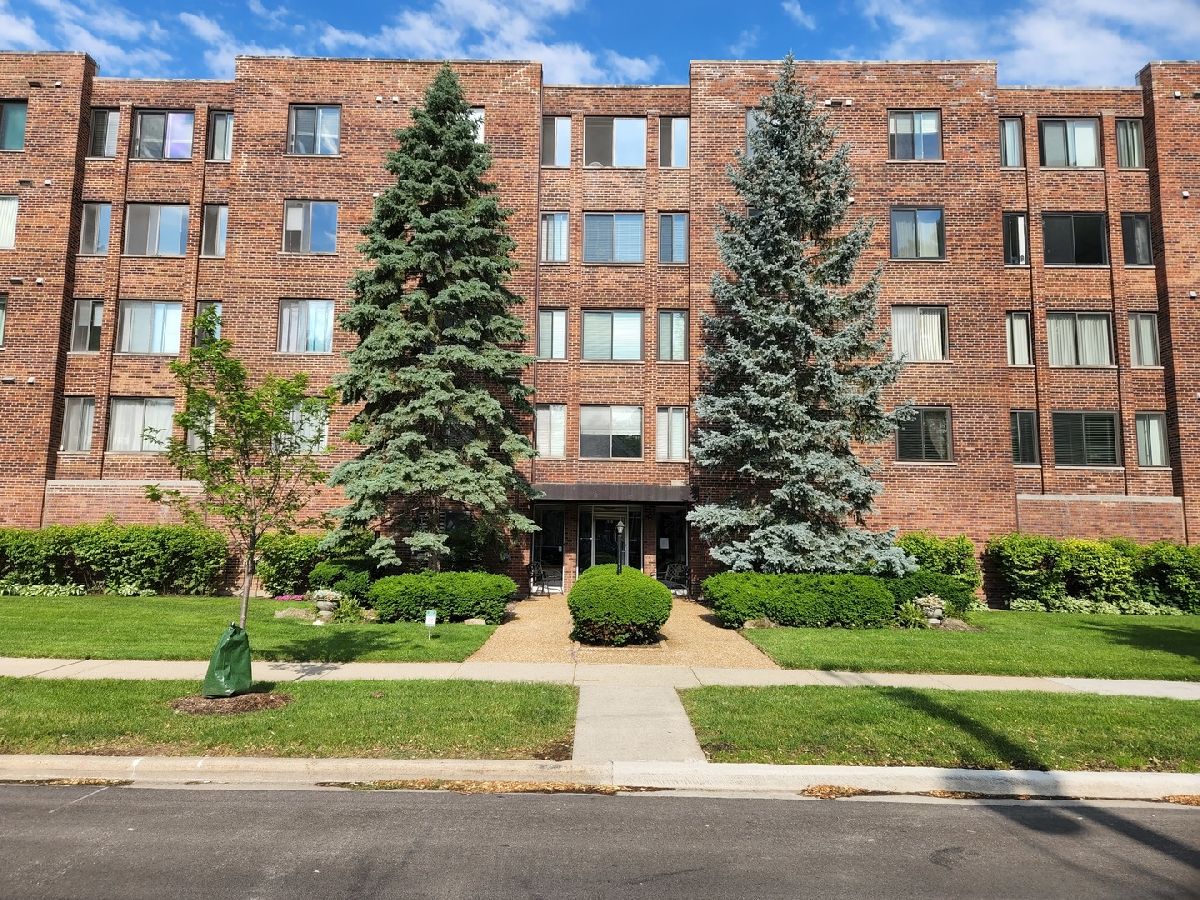 Condominiums Rented Royal Dunton Arlington Heights Illinois, 110 Dunton