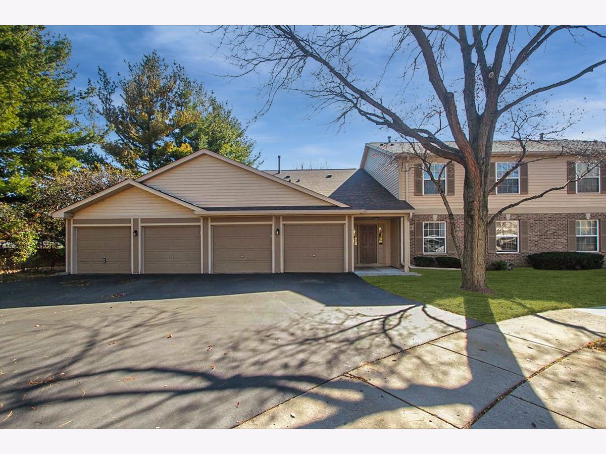 Condos & Townhomes Sold Oakwood Hills Elgin Illinois, 1107 Canterbury