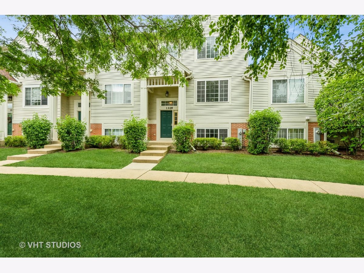 Townhomes & Condos & Homes Sold Cambria Cary Illinois, 1329 New Haven