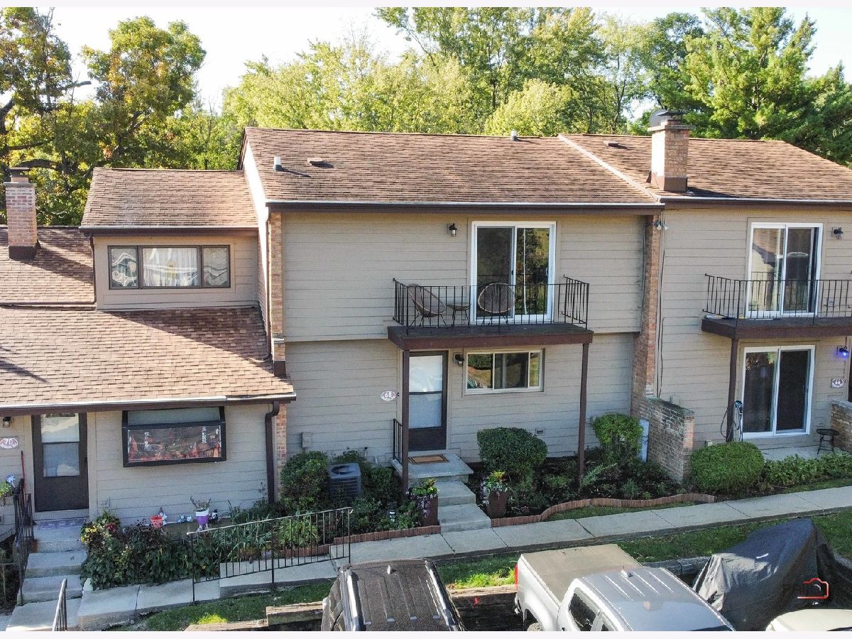 Townhomes & Condos Sold Woodhills Bay Colony Fox Lake Illinois, 68 Woodhills Bay