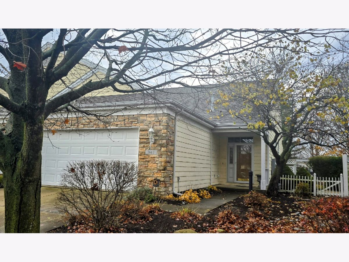 Homes & Condominiums Sold Lincolnshire Fields Champaign Illinois, 1612 Cobblefield