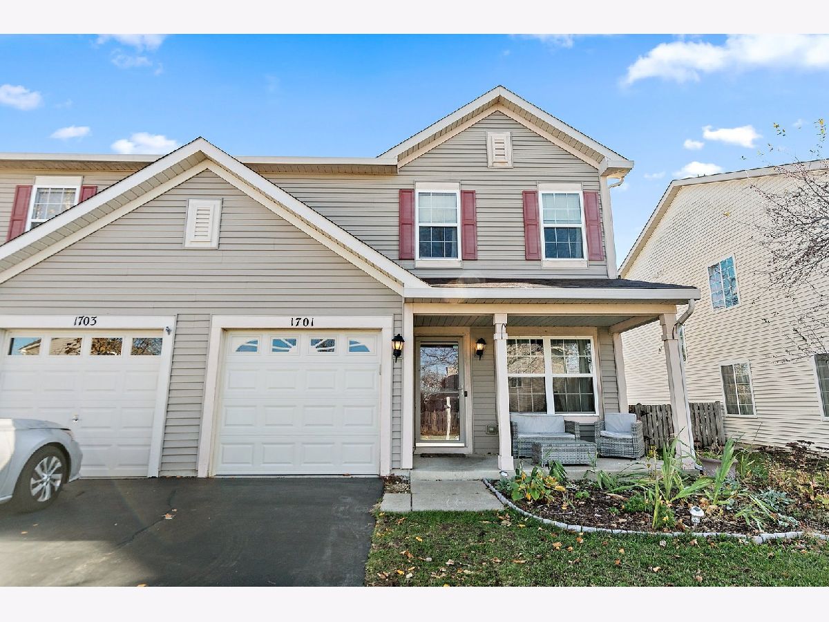 Townhomes & Homes Sold Lakewood Crossing Hampshire Illinois, 1701 Cameron