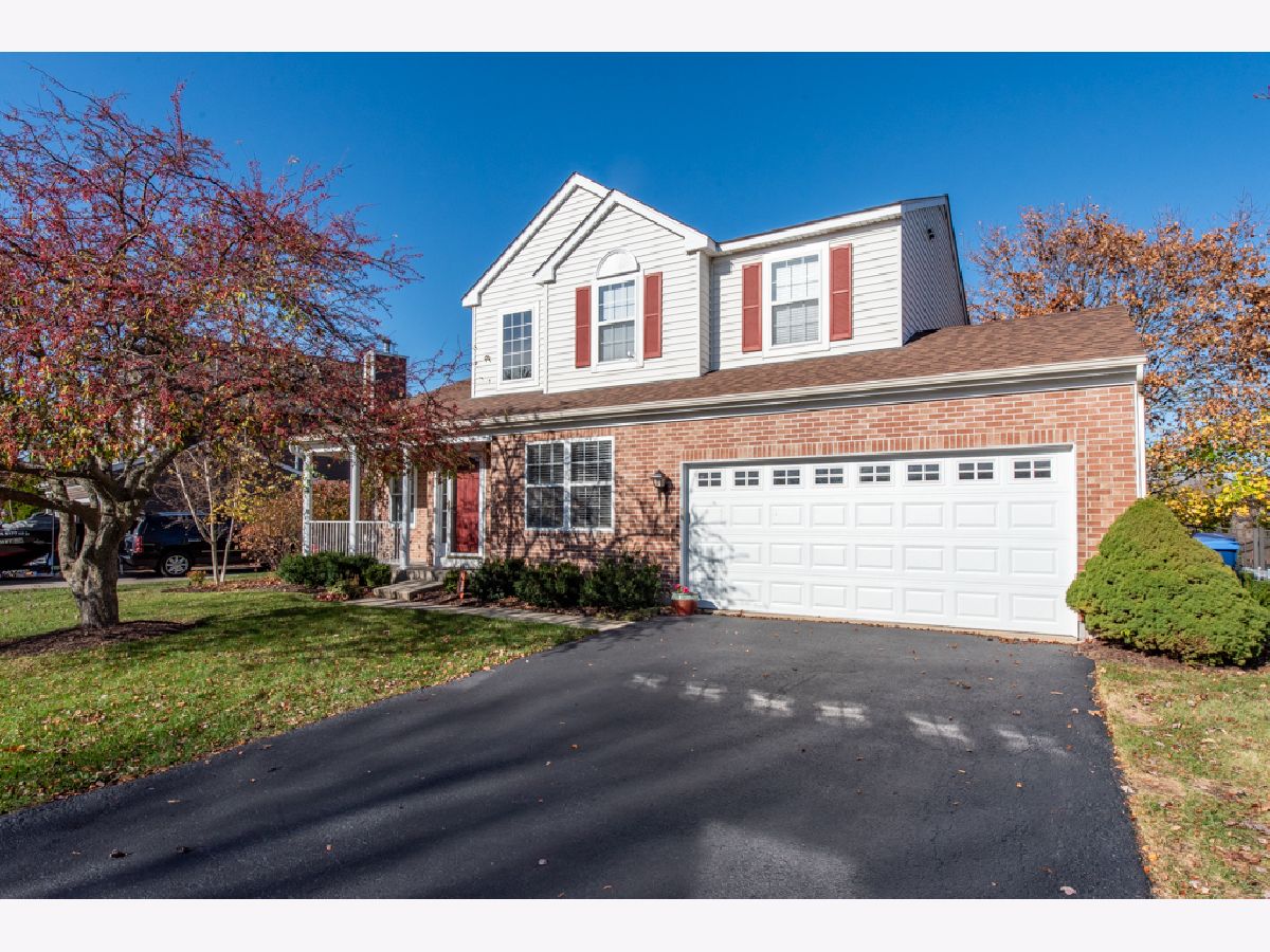 Homes & Townhomes & Condos Sold Painted Lakes Lake Villa Illinois, 715 Sun Lake