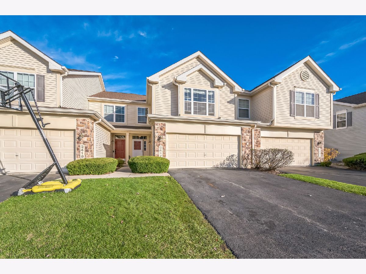 Townhomes & Homes Sold Georgetown Commons Aurora Illinois, 2417 Georgetown