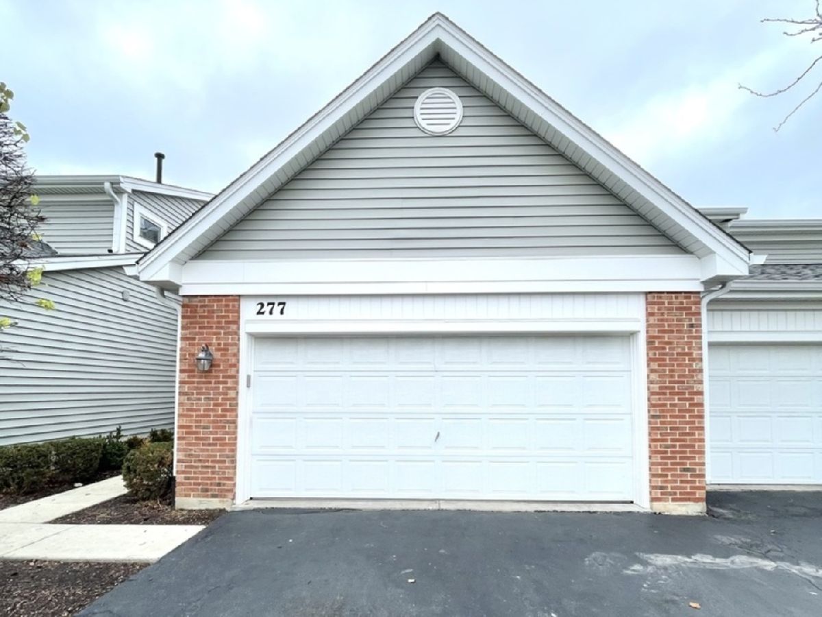 Townhomes & Condos & Homes Rented Elk Trail Carol Stream Illinois, 277 Camelot