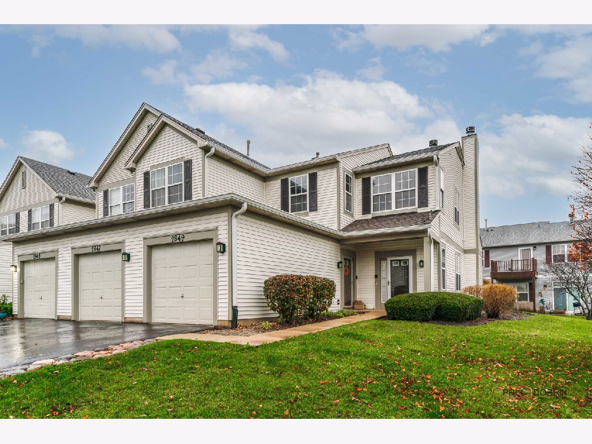Townhomes & Condos Sold Falling Waters Lindenhurst Illinois, 2847 Falling Waters