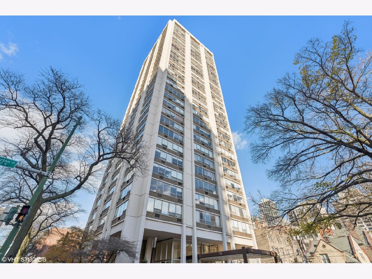 Condominiums Rented Faulkner House Chicago Illinois, 70 Burton