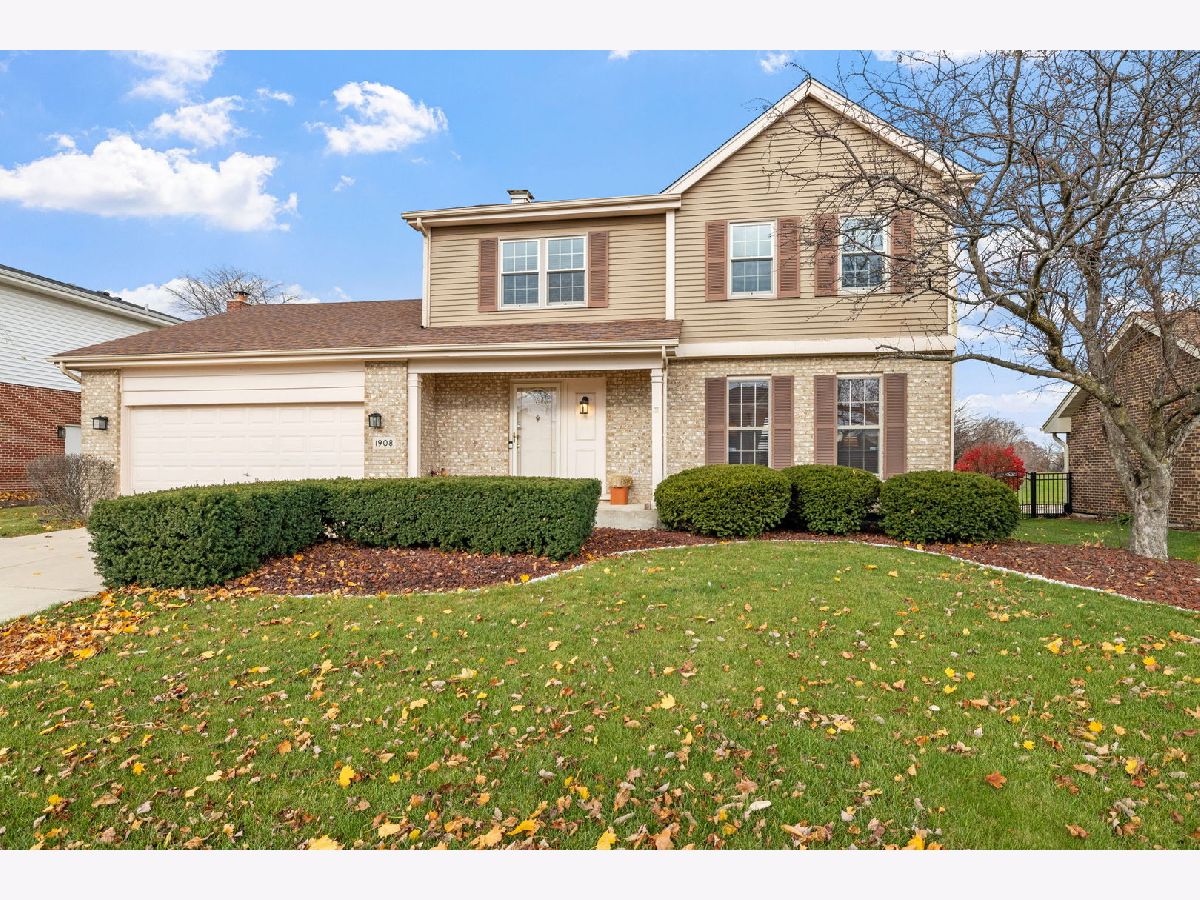 Homes & Condos & Townhomes Sold Farmingdale Village Woodridge Illinois, 1908 Chippingham
