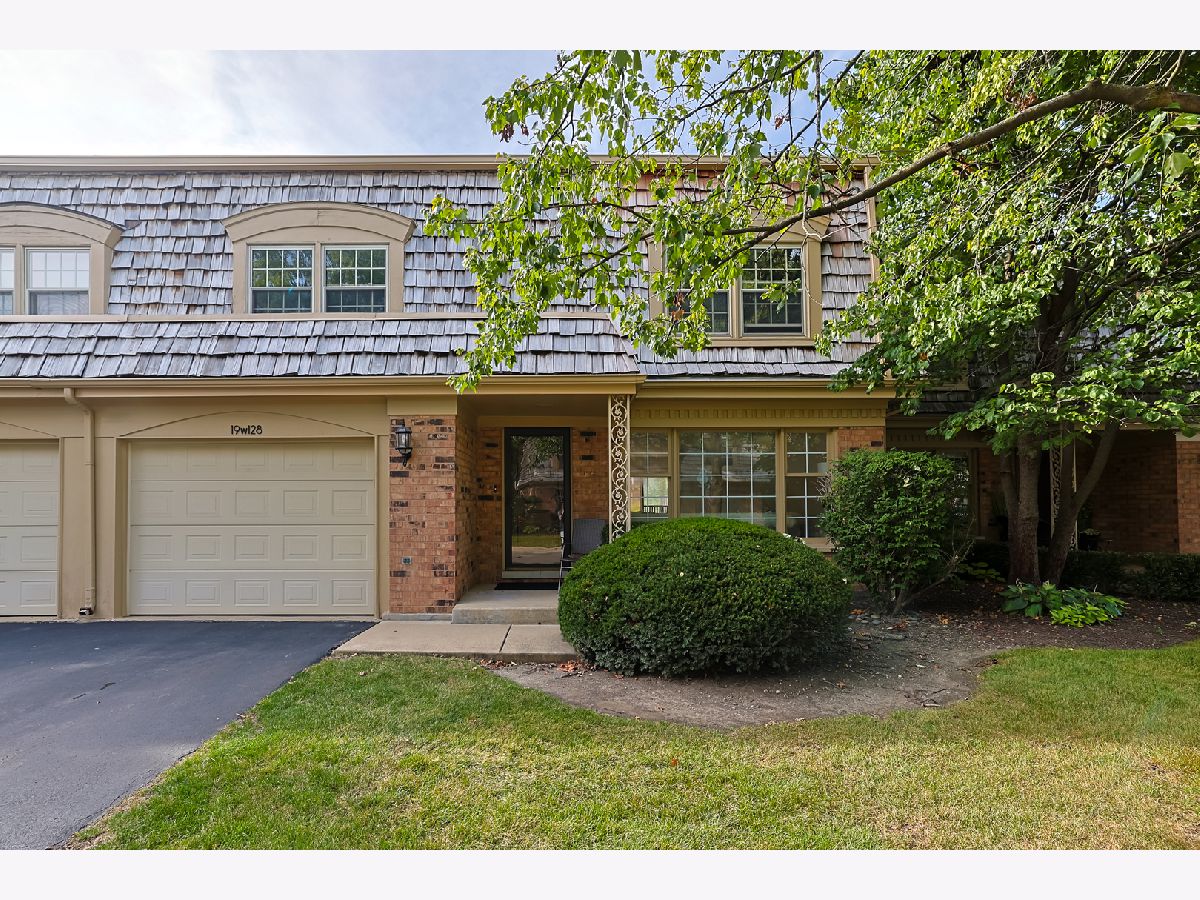 Townhomes & Homes Sold Chambord Oak Brook Illinois, 19W128 Avenue Normandy North