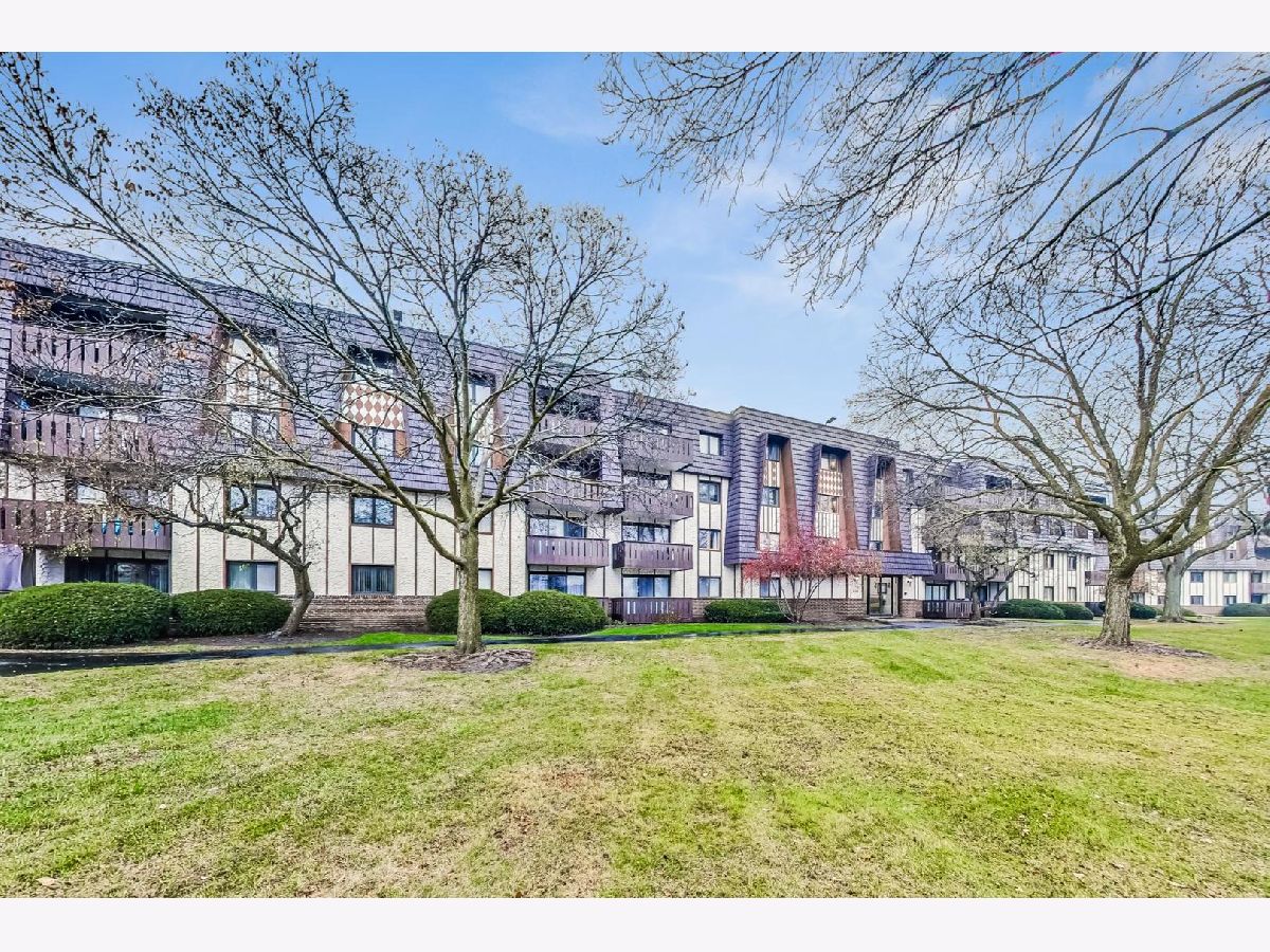 Condominiums Sold Heiden Gardens Lake Bluff Illinois, 13200 Heiden