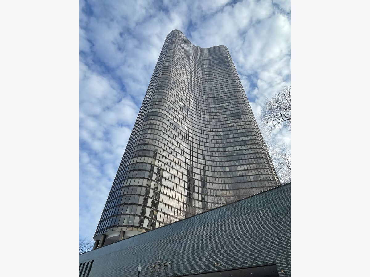 Condominiums Rented Lake Point Tower Chicago Illinois, 505 Lake Shore