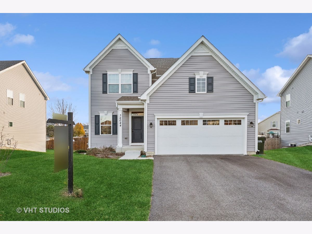 Townhomes & Homes Sold Rockwell Place Lakemoor Illinois, 32044 Great Plaines