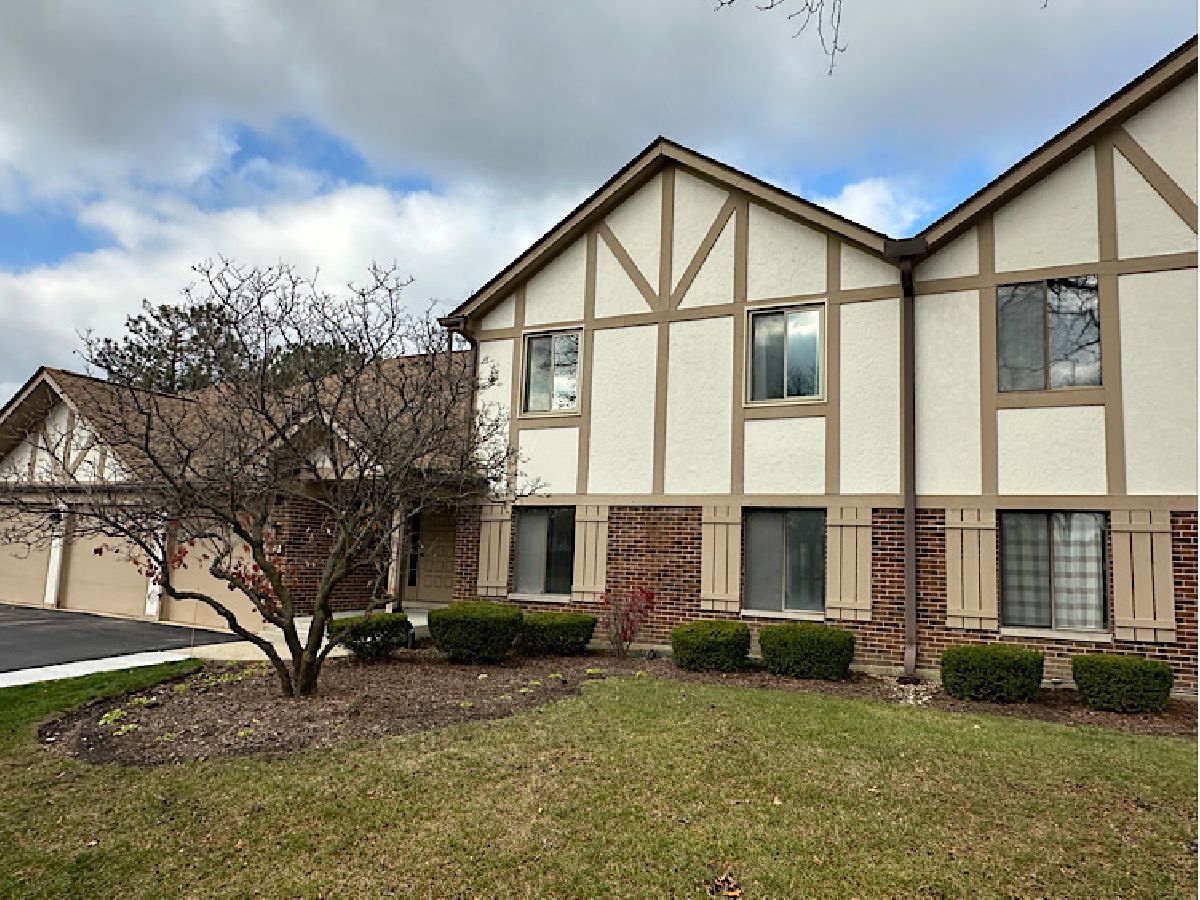 Condominiums & Homes Sold Kingsport Estates Schaumburg Illinois, 916 Surrey