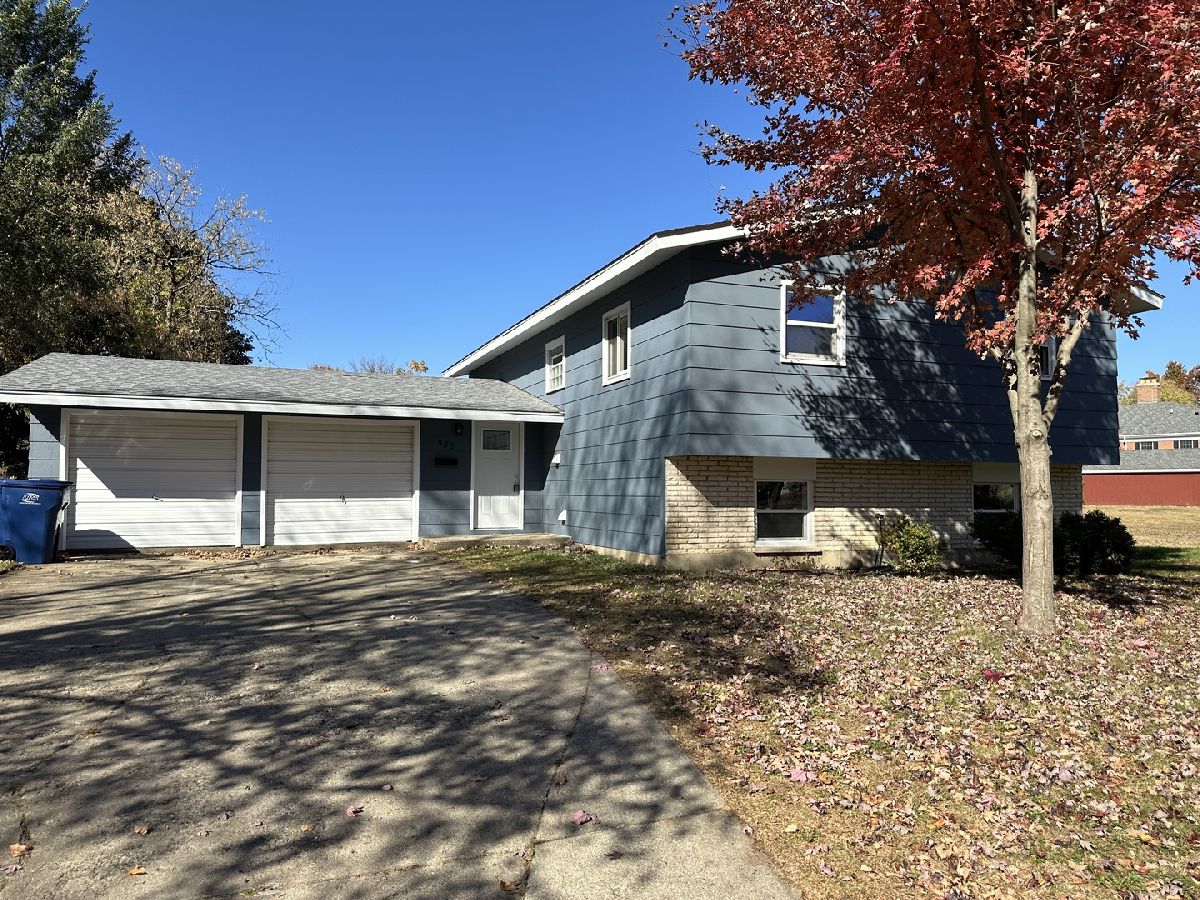 Homes & Condos & Townhomes Sold Coventry Crystal Lake Illinois, 580 Devonshire