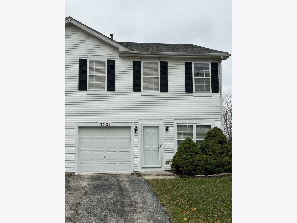 Townhomes & Condos & Homes Rented Woodlake Naperville Illinois, 2721 Cripple Creek